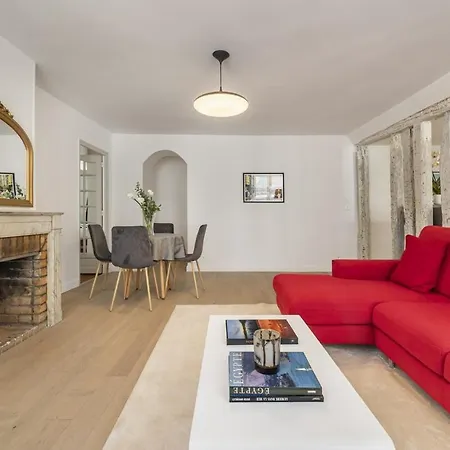 Ecarlate, Very 2 Bedroom 2 Bathroom Apartment
