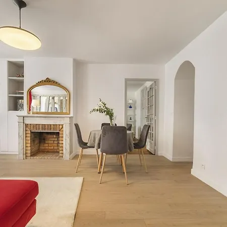Ecarlate, Very 2 Bedroom 2 Bathroom Apartment *