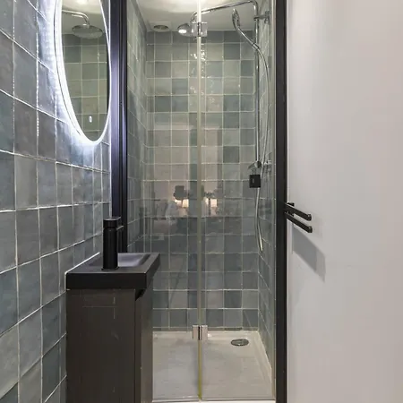 Ecarlate, Very 2 Bedroom 2 Bathroom Apartment *